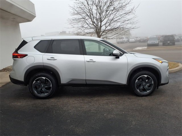 Used 2024 Nissan Rogue SV image 21