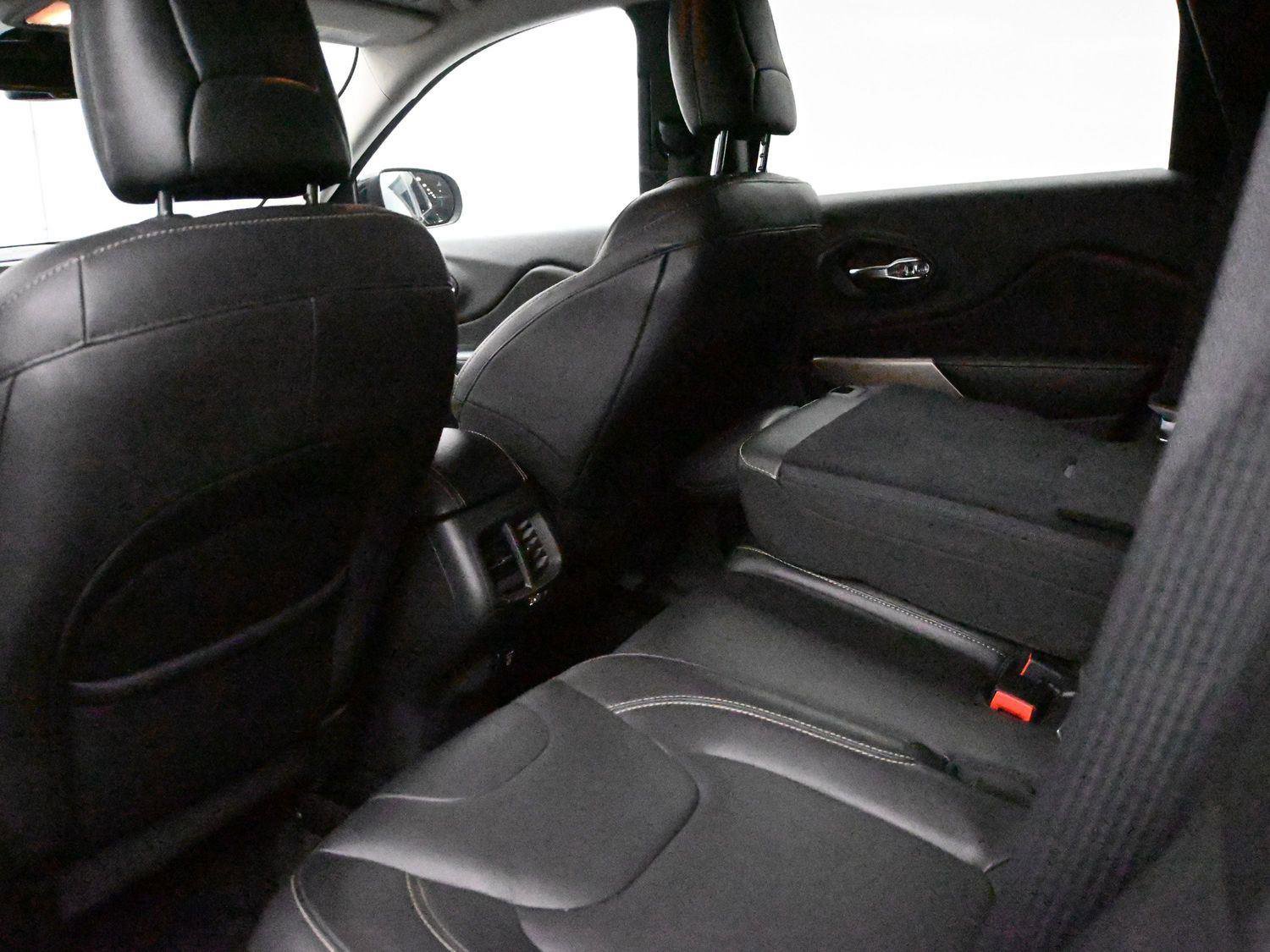 Used 2018 Jeep Cherokee Limited image 10