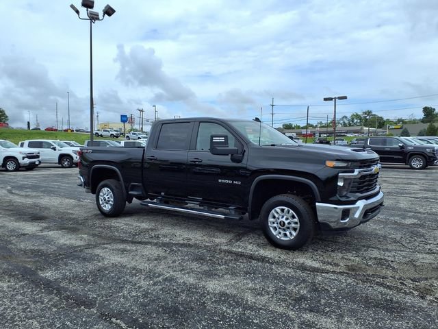 Used 2026 Chevrolet Silverado 2500 LT AWD/4WD image 2