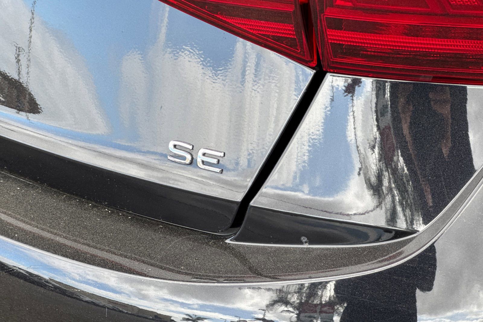 Used 2025 Volkswagen Jetta SE FWD image 22