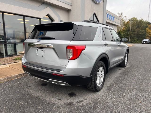 Used 2023 Ford Explorer XLT w/ Equipment Group 202A AWD/4WD image 4