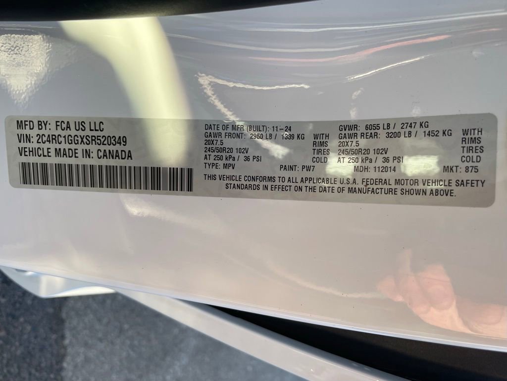 Used 2025 Chrysler Pacifica Limited image 43