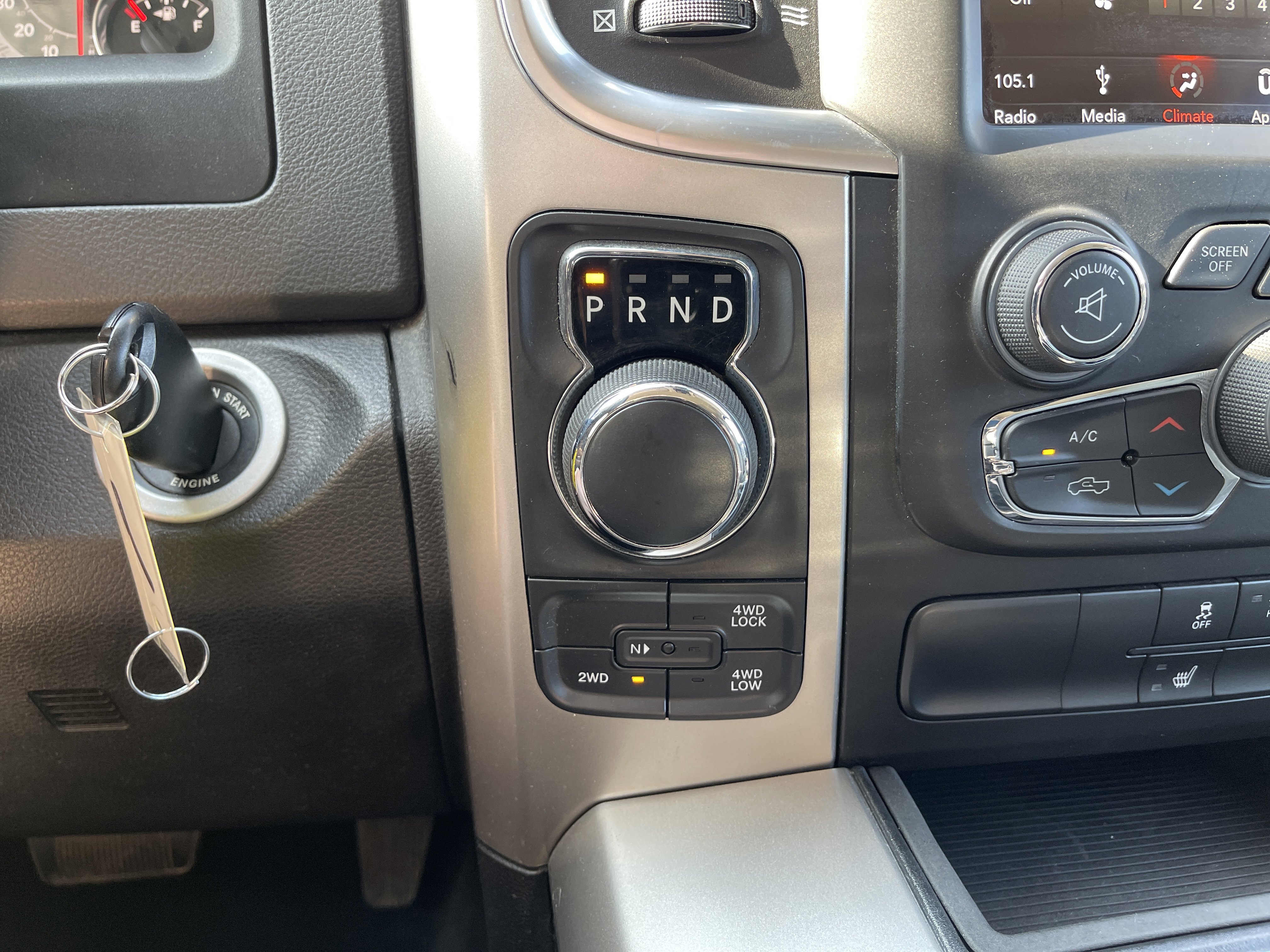 Used 2019 RAM 1500 Classic SLT w/ SLT Plus D←cor Group AWD/4WD image 21