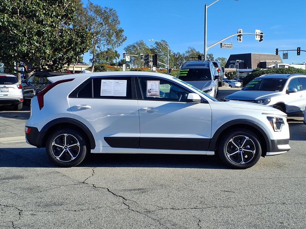 Used 2025 Kia Niro LX image 6