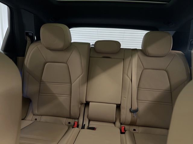 Used 2023 Porsche Cayenne Platinum Edition image 13