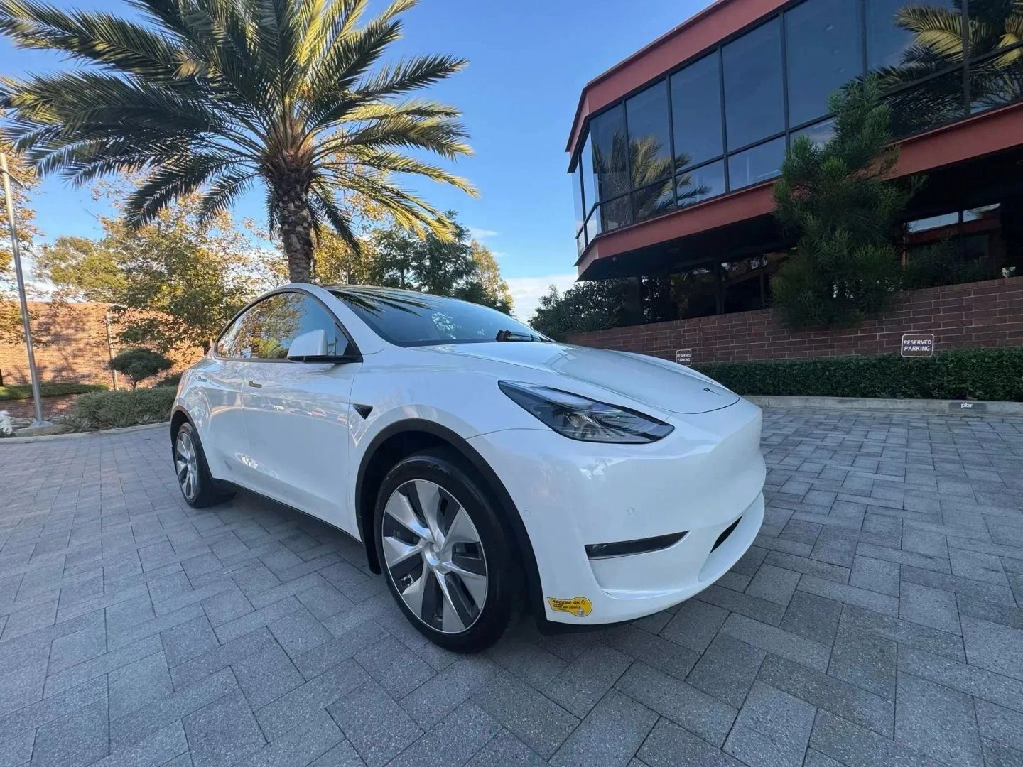 Used 2022 Tesla Model Y Long Range AWD/4WD image 3