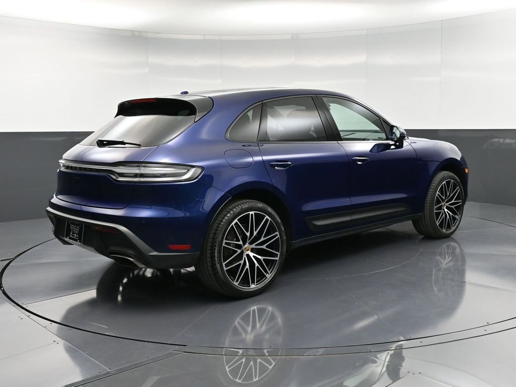 Certified 2025 Porsche Macan image 8