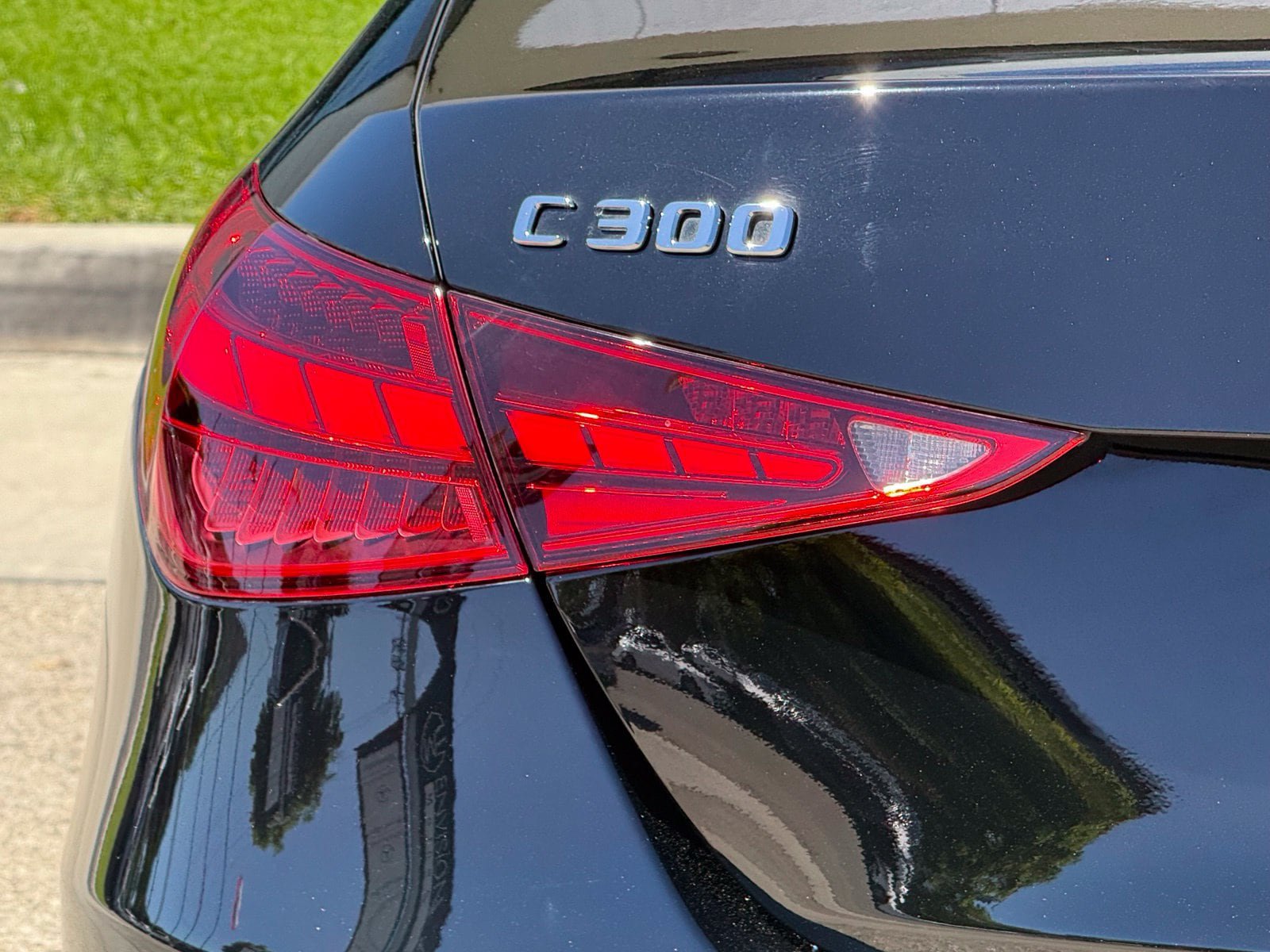 Used 2025 Mercedes-Benz C 300 Sedan image 11