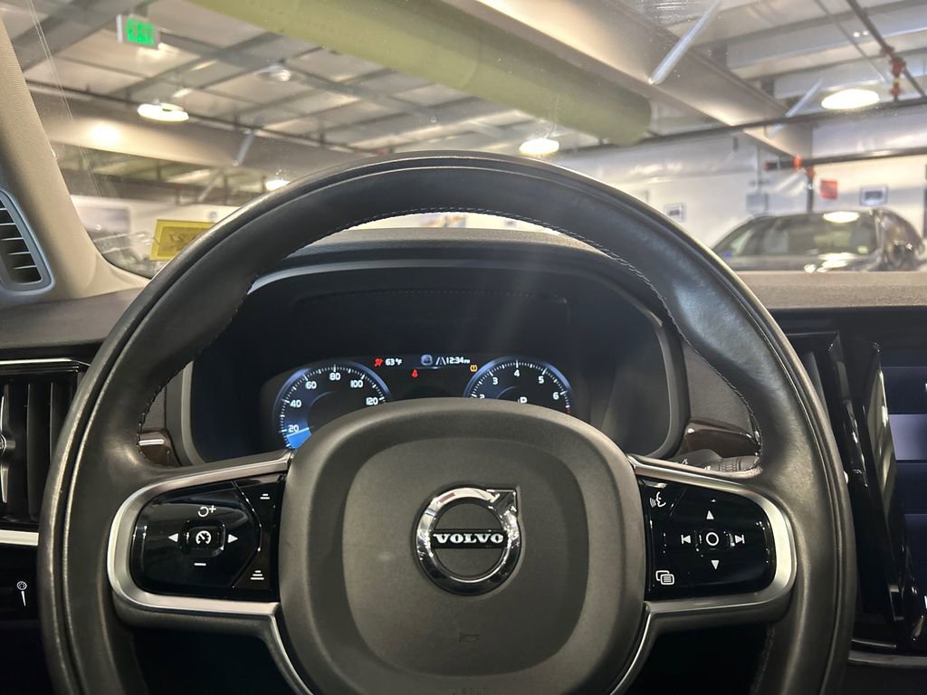 Used 2020 Volvo S90 T6 Momentum w/ Protection Package Premier image 12