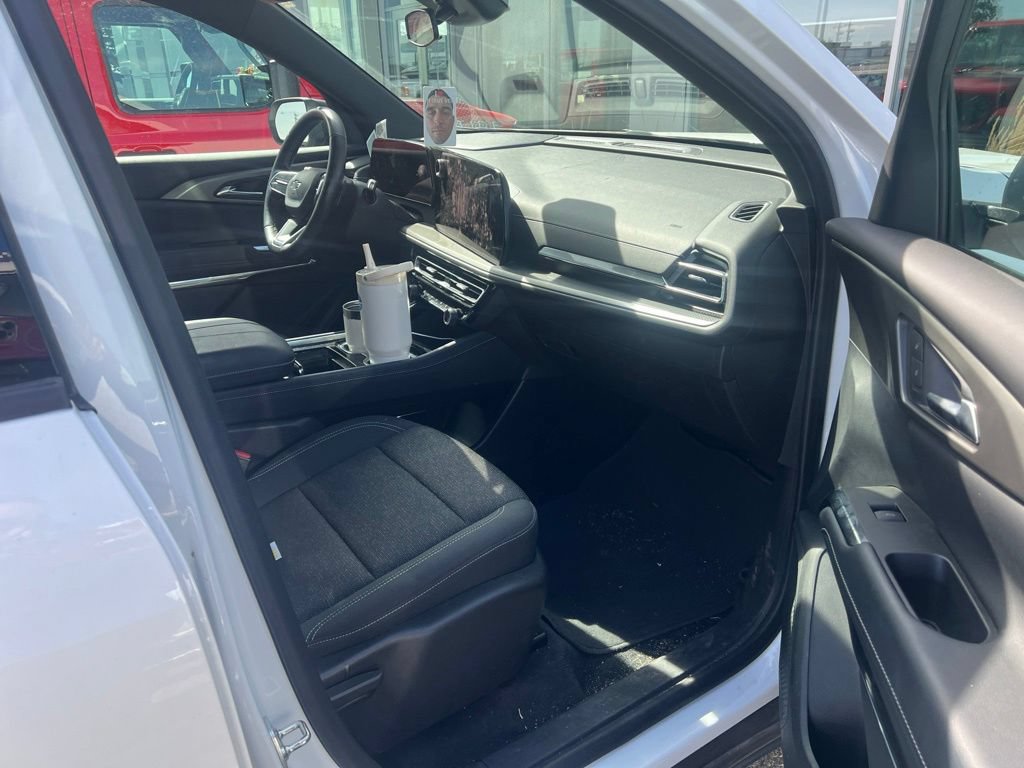 Used 2024 Chevrolet Traverse LT w/ Midnight/Sport Edition AWD/4WD image 16