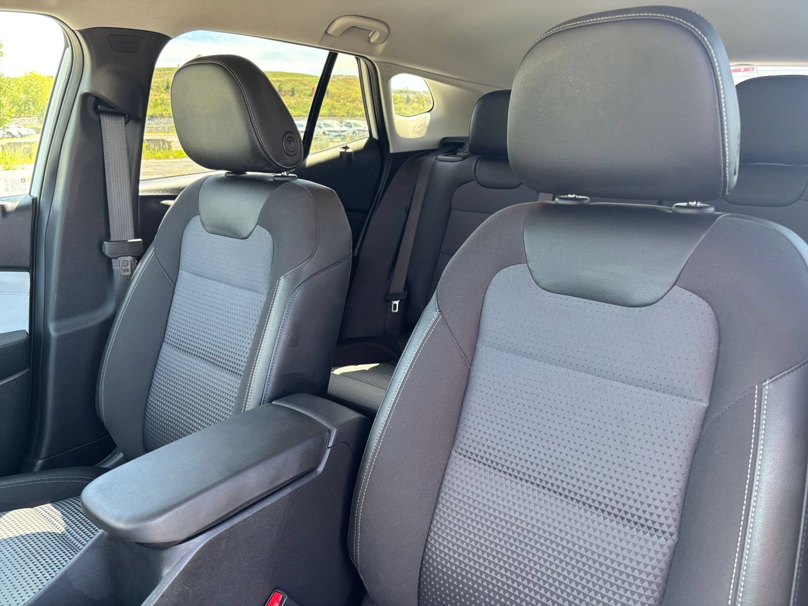 Used 2025 Chevrolet Trax LT FWD image 28