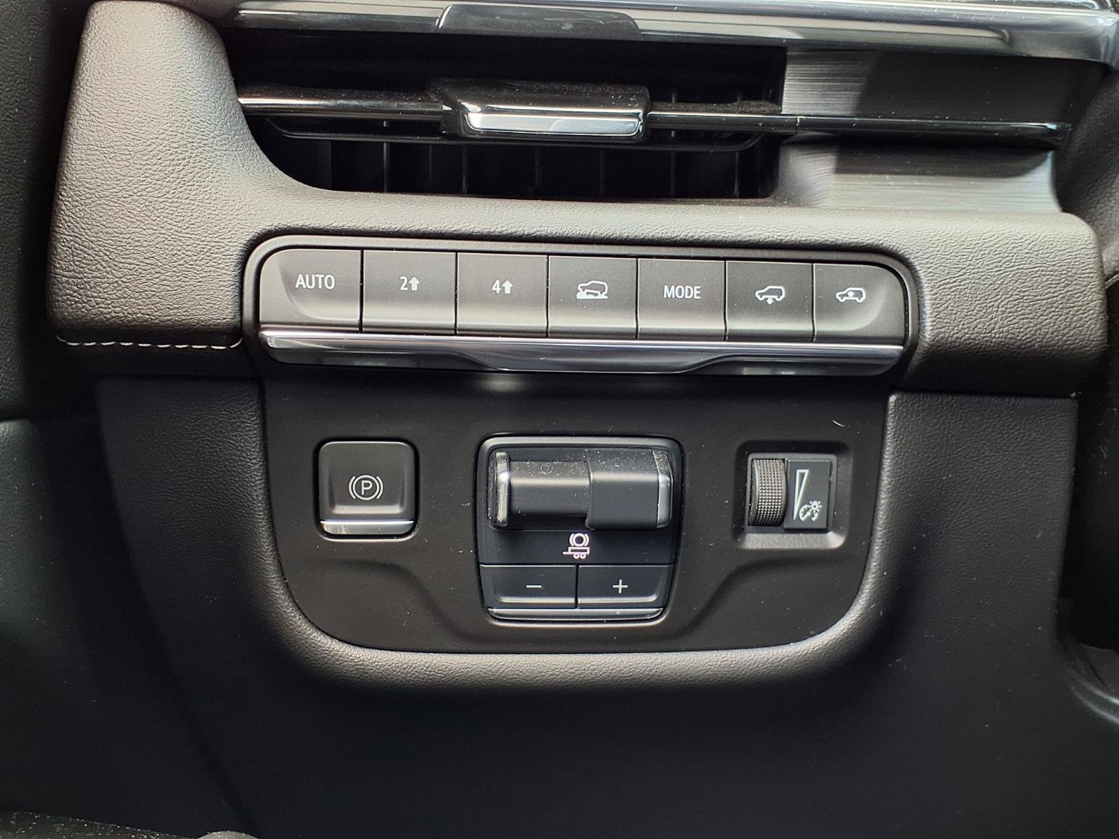 Used 2021 Cadillac Escalade ESV Sport w/ Driver Assist Tech Package AWD/4WD image 25