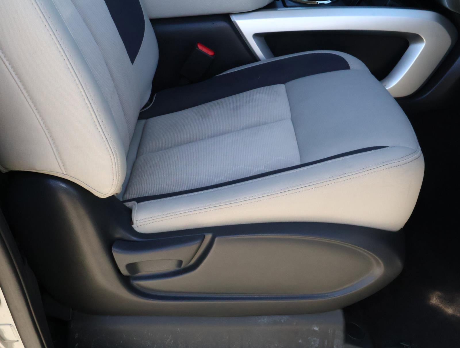 Used 2020 Nissan Titan SV w/ SV Convenience Package image 17