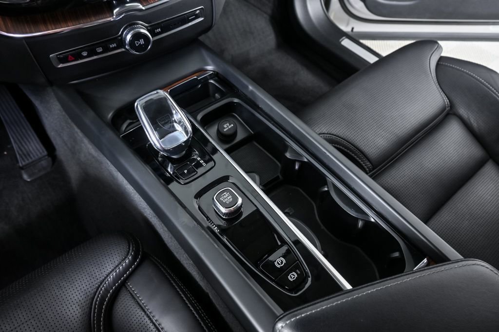 Certified 2023 Volvo XC60 B5 Ultimate image 19