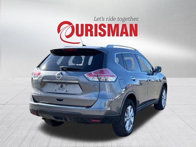 Used 2015 Nissan Rogue SV image 2