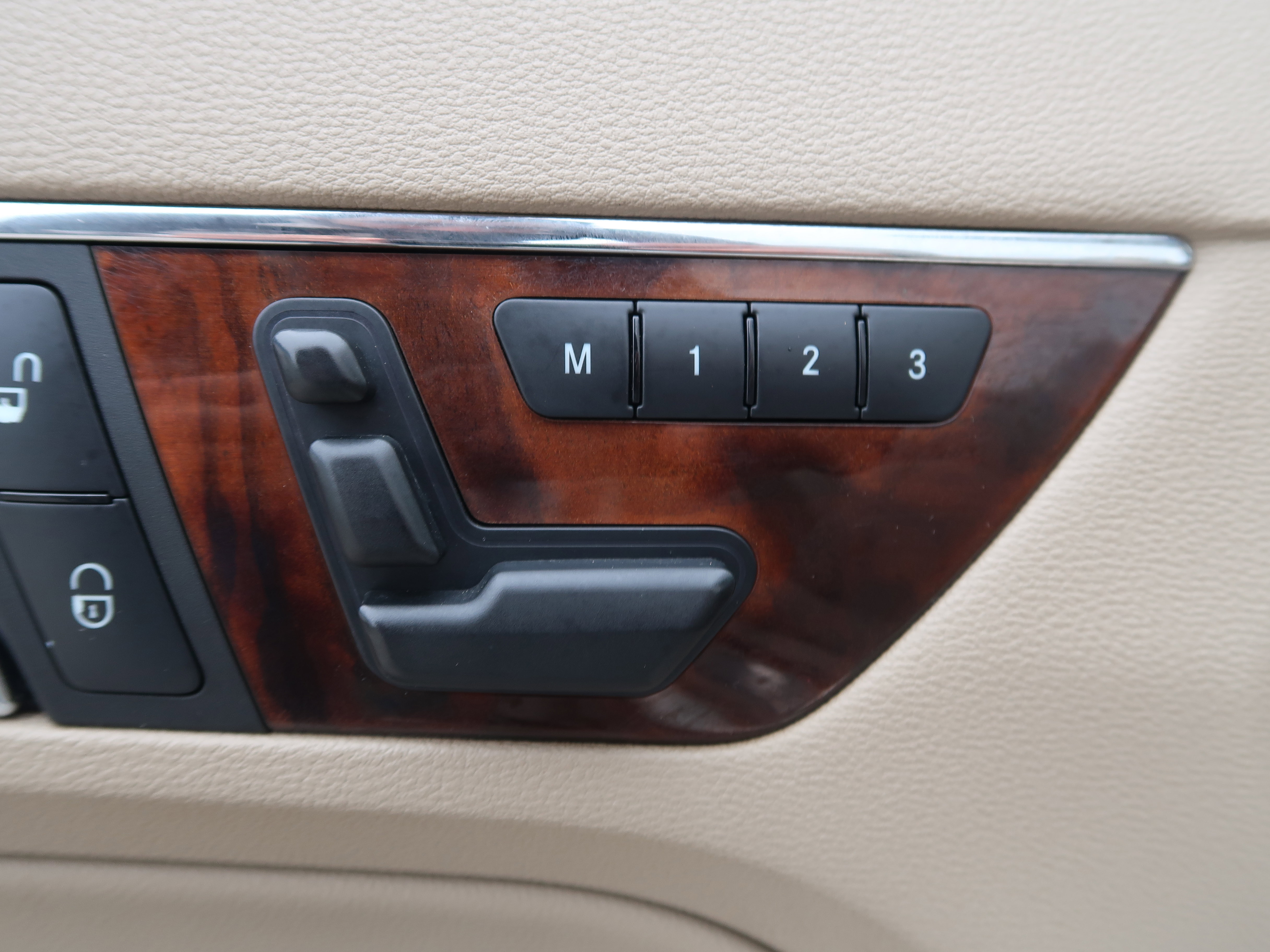 Used 2013 Mercedes-Benz E 550 Cabriolet image 21