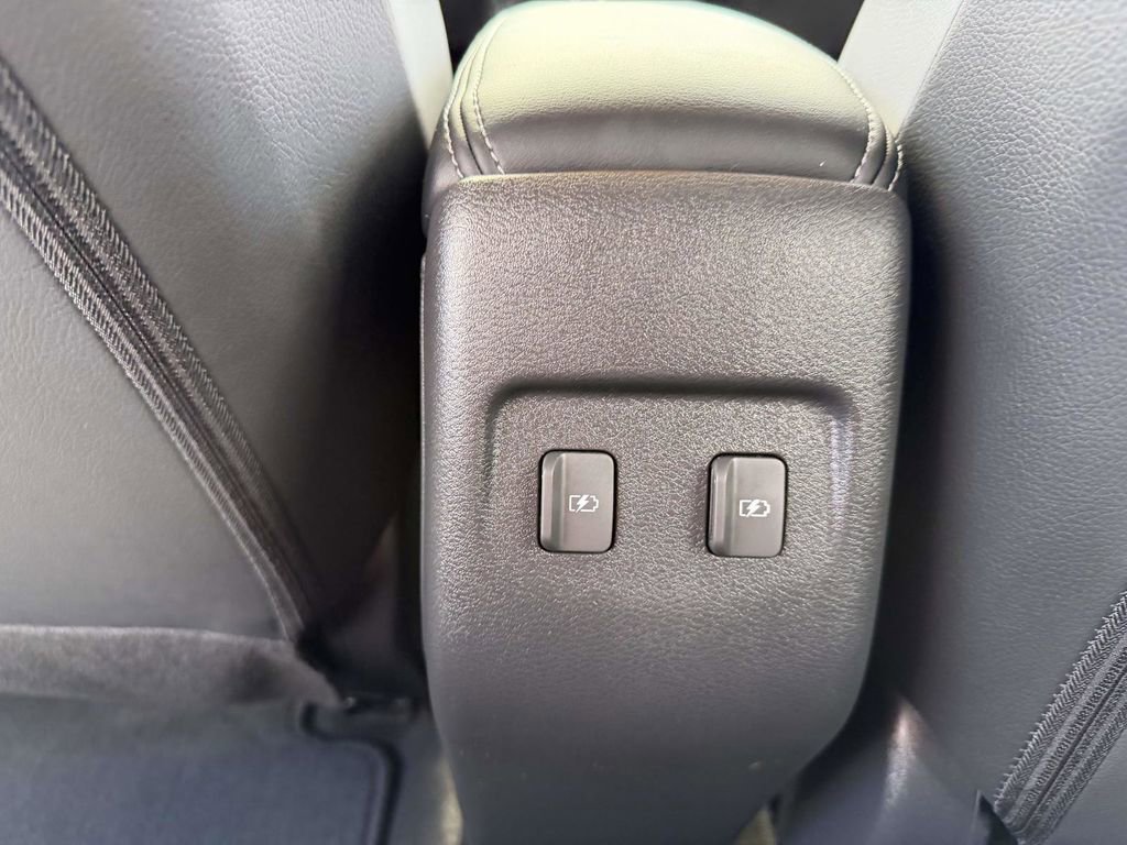 Used 2023 Nissan Kicks SR w/ SR Premium Package FWD image 19