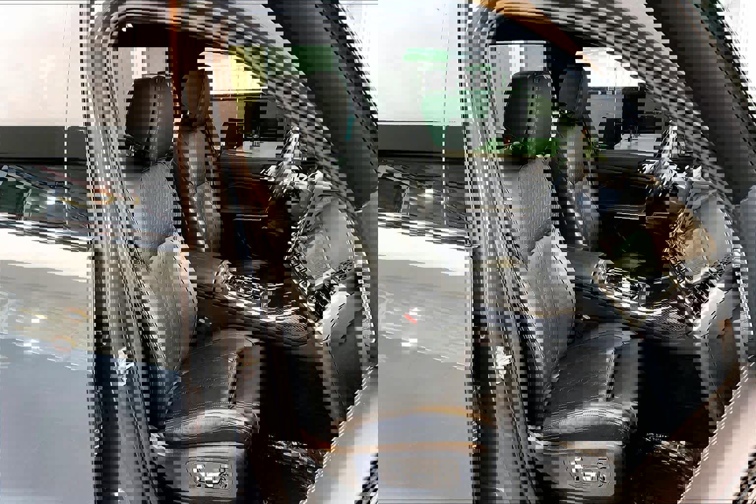 Used 2025 BMW X7 M60i image 9