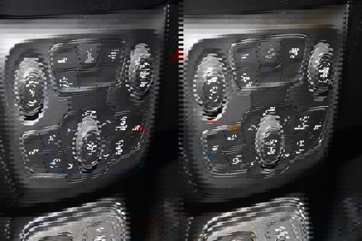 Used 2018 Jeep Compass Trailhawk w/ Safe & Security Group image 27