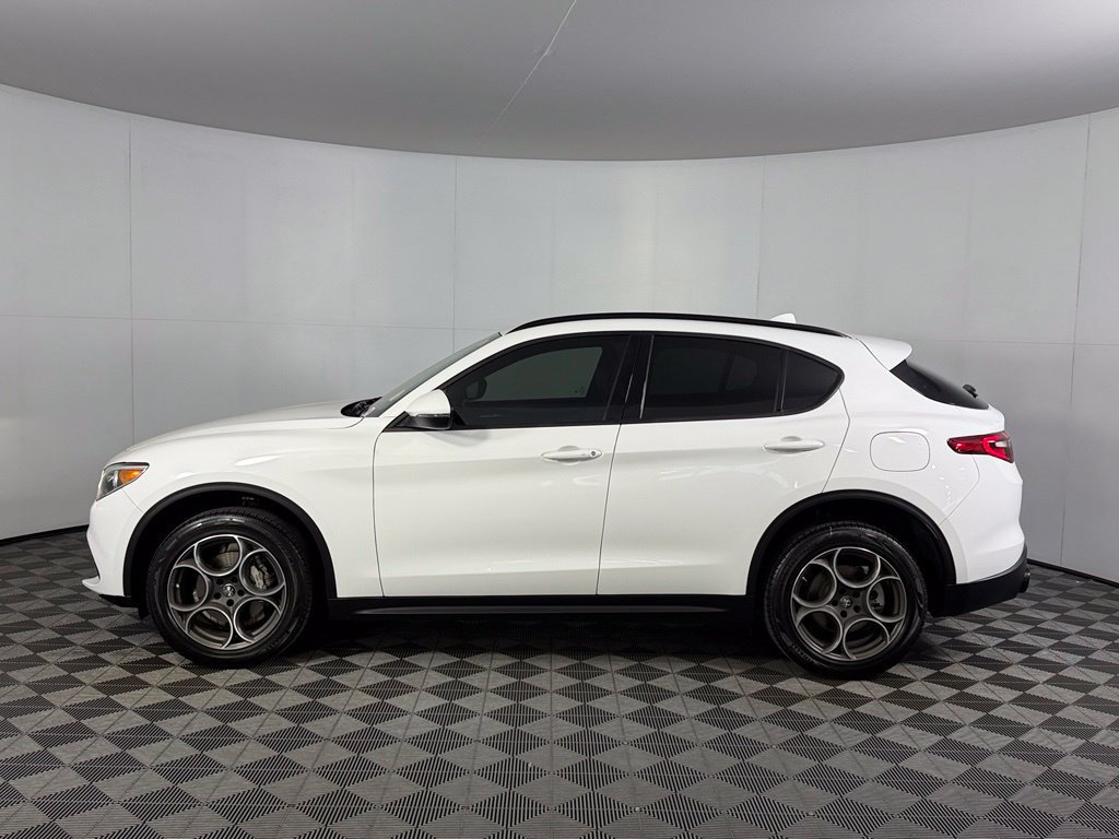 Used 2022 Alfa Romeo Stelvio Sprint RWD image 10