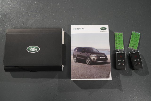Used 2024 Land Rover Discovery Dynamic SE AWD/4WD image 60