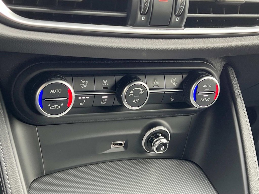 New 2025 Alfa Romeo Stelvio Sprint image 21