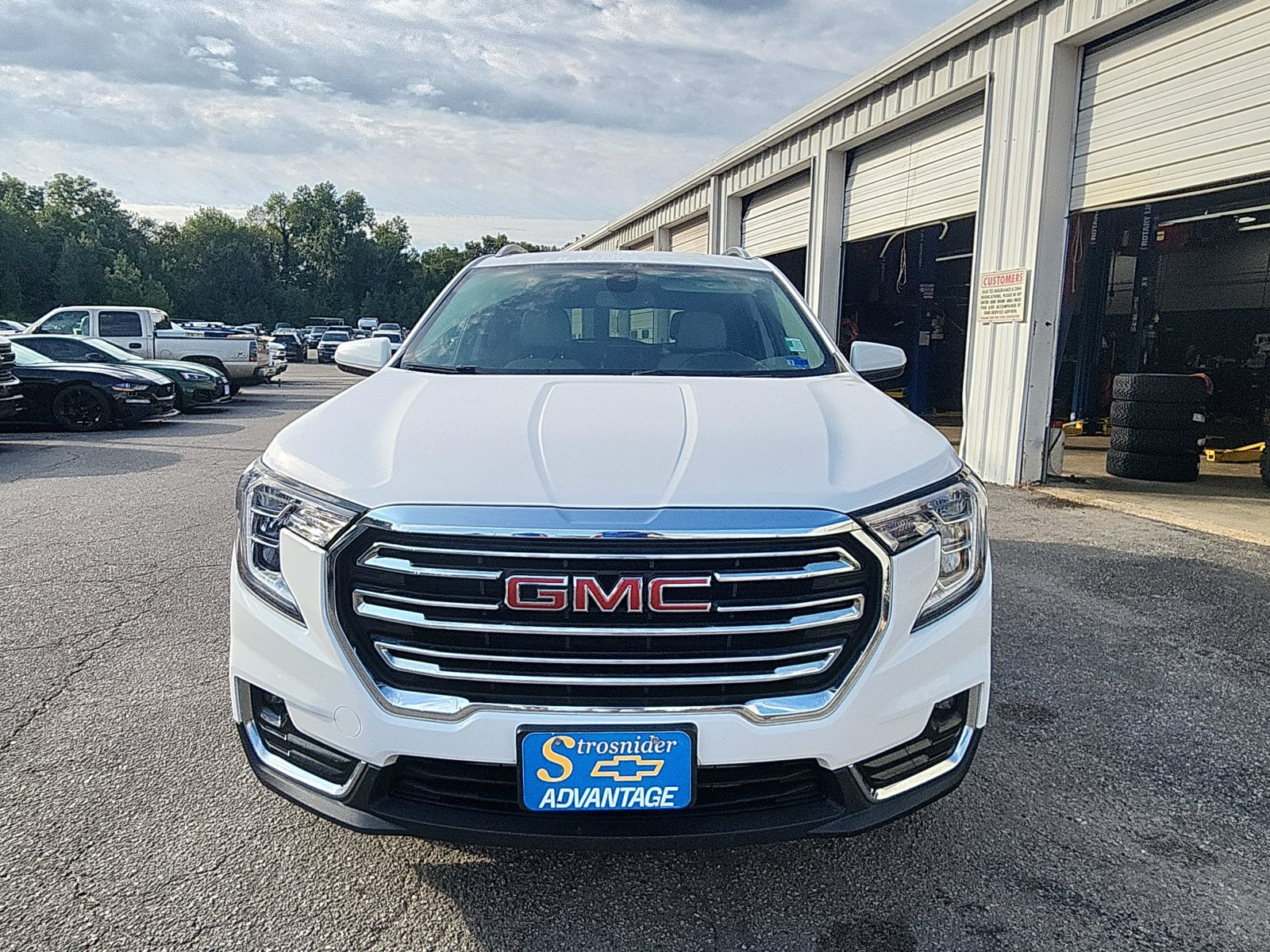 Used 2022 GMC Terrain SLT AWD/4WD image 8