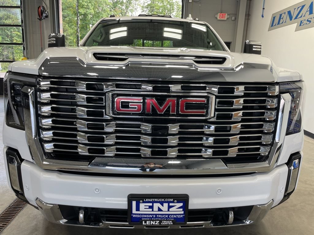 Used 2024 GMC Sierra 3500 Denali AWD/4WD image 3