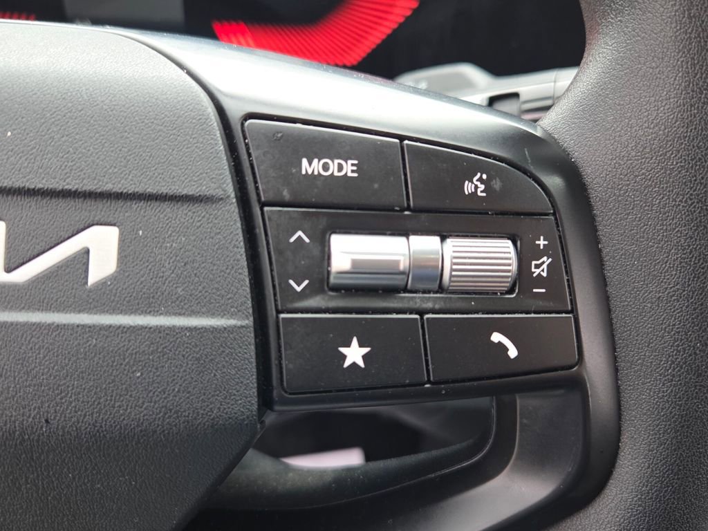 Used 2025 Kia K4 LXS image 23