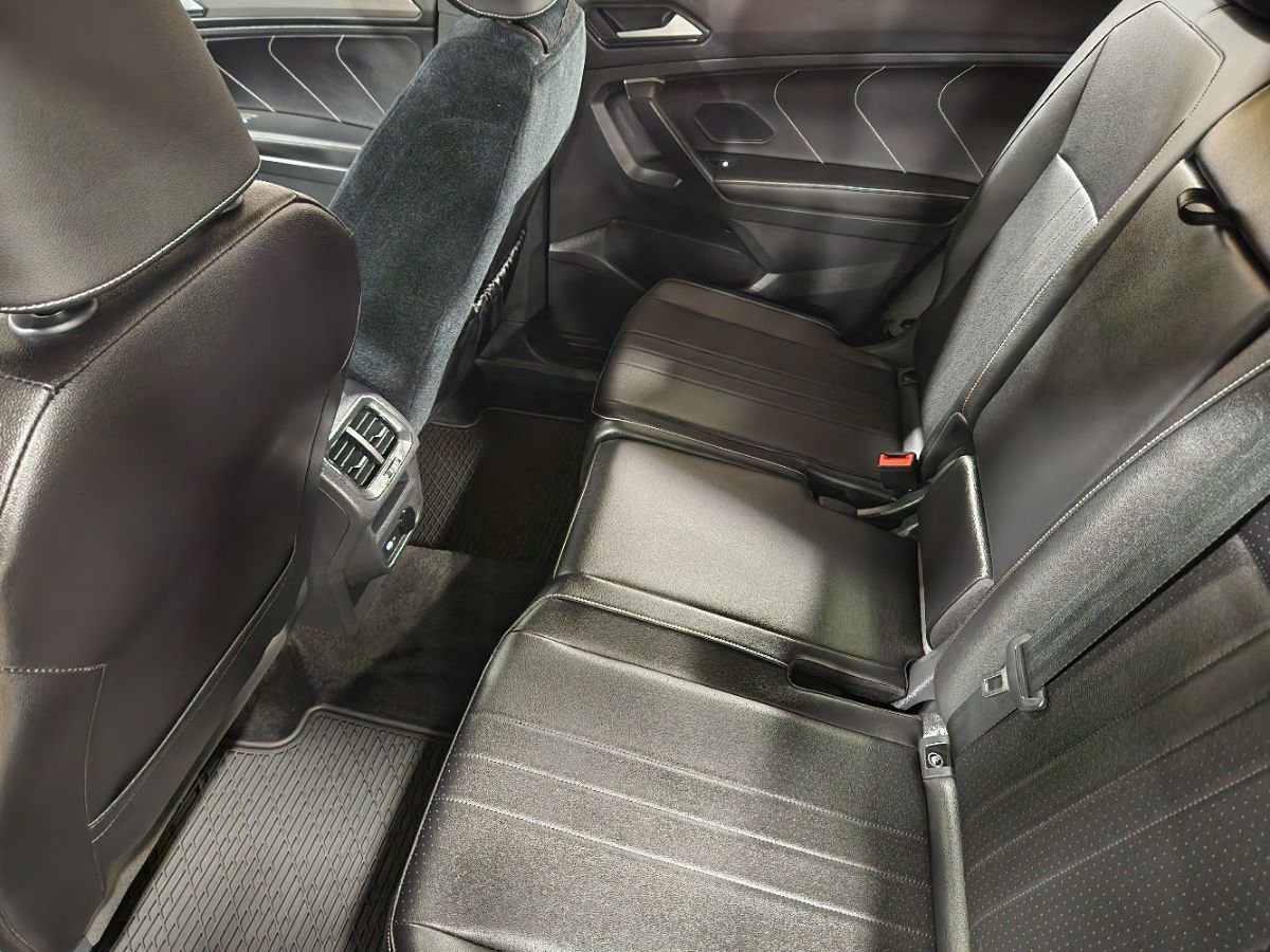 Used 2024 Volkswagen Tiguan SE R-Line image 51