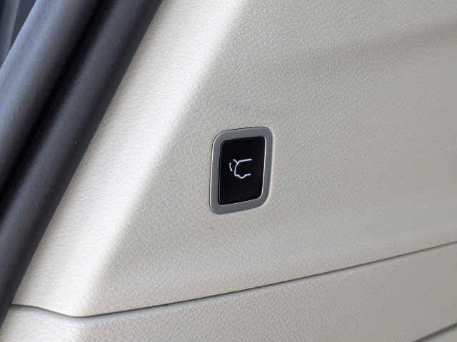 Used 2024 Chrysler Pacifica Limited FWD image 14