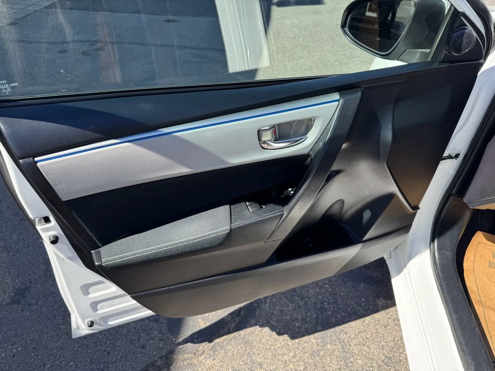 Used 2016 Toyota Corolla LE FWD image 18