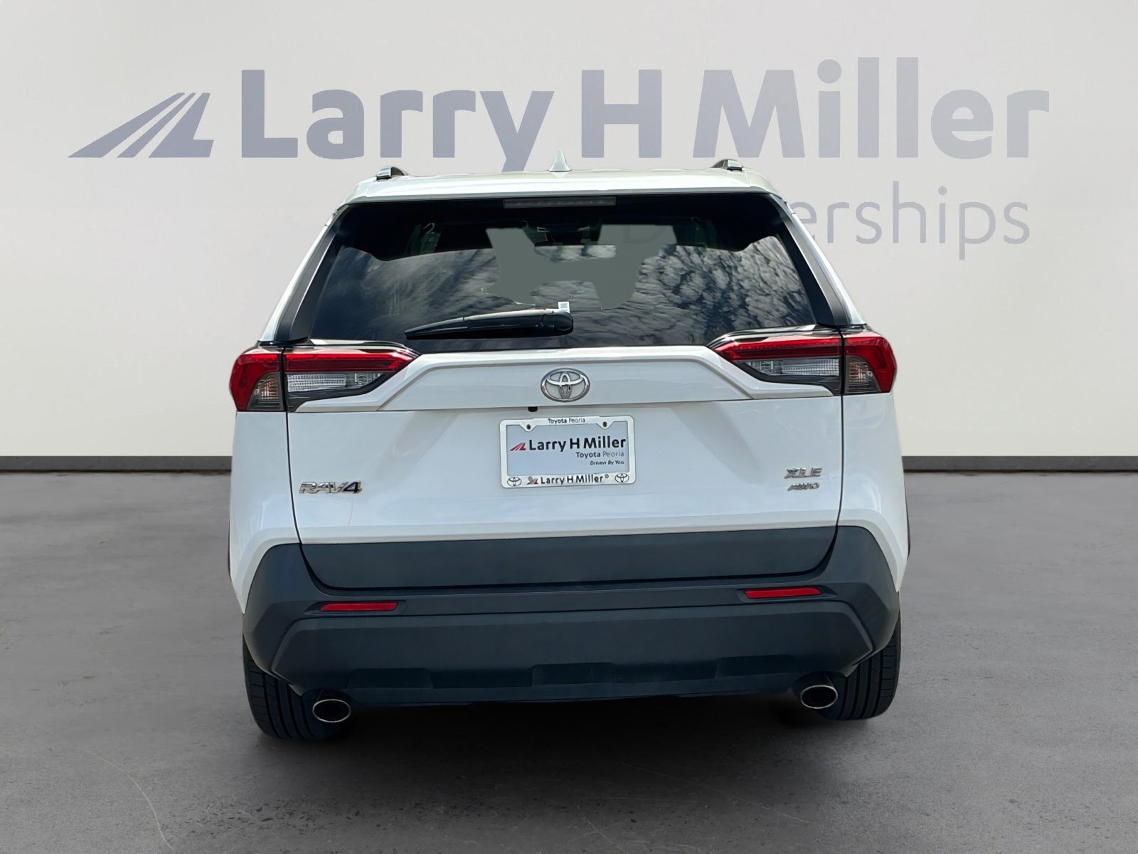 Used 2020 Toyota RAV4 XLE w/ Convenience Package image 4
