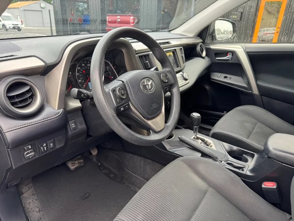 Used 2014 Toyota RAV4 XLE AWD/4WD image 5