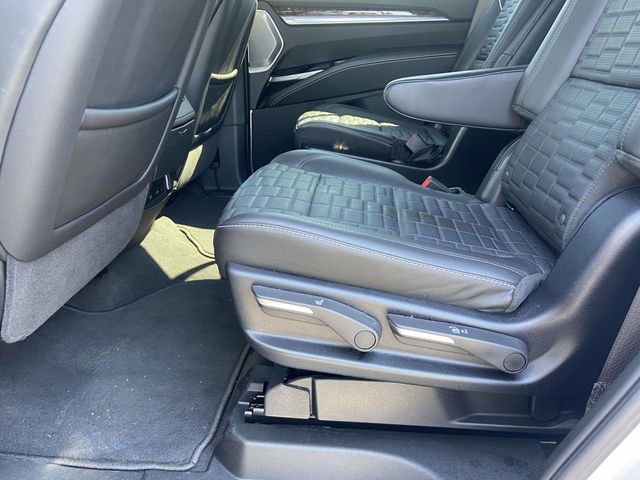 Used 2025 Cadillac Escalade Premium Luxury Platinum RWD image 10
