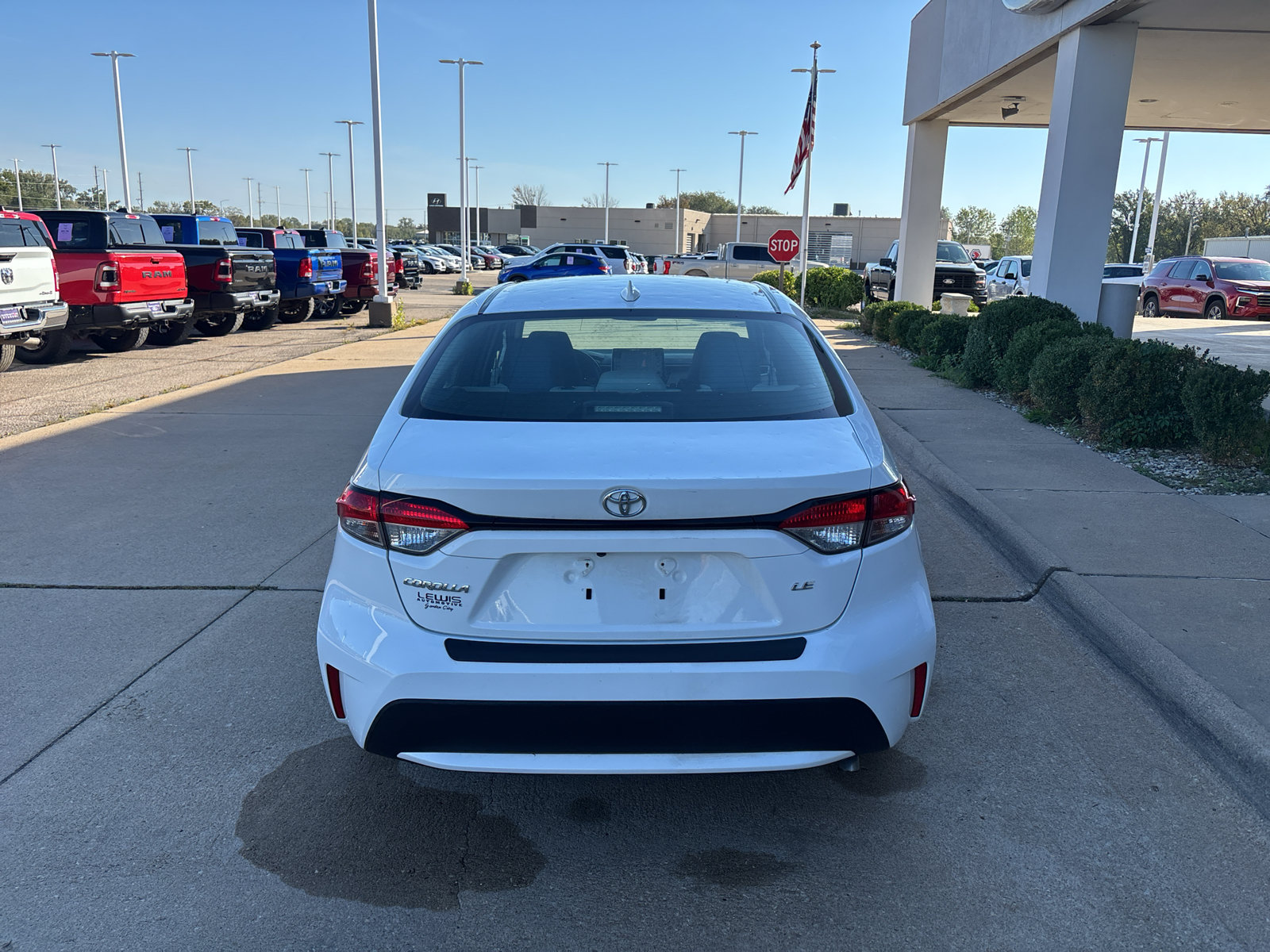 Used 2020 Toyota Corolla LE w/ Carpet Mat Package (TMS) FWD image 8