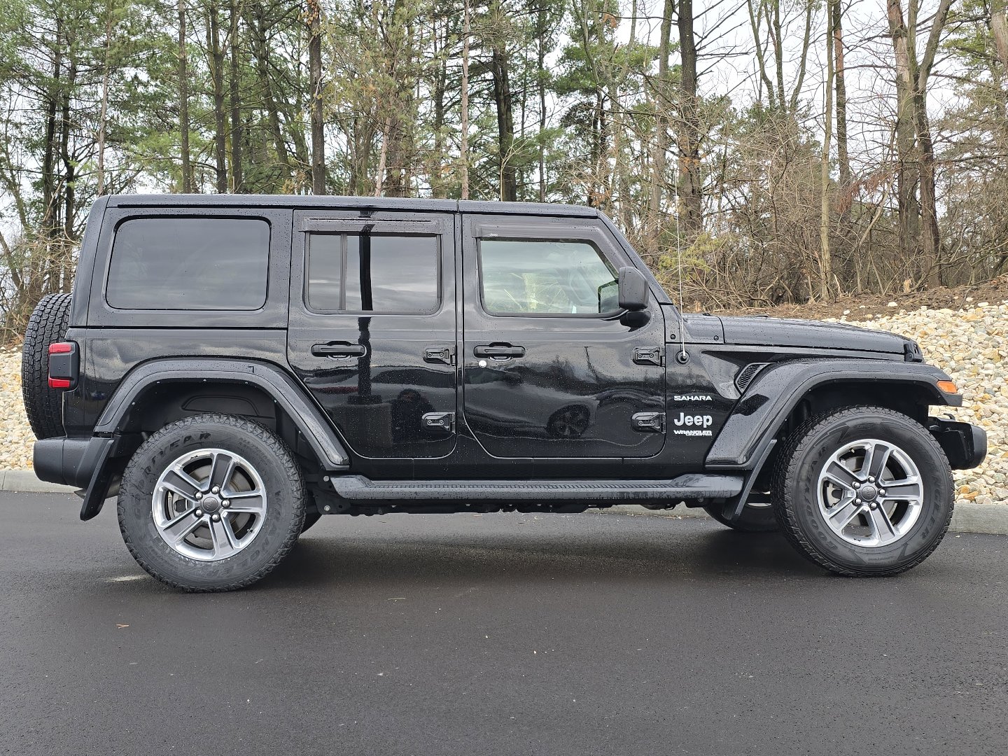 Used 2021 Jeep Wrangler Unlimited Sahara image 7