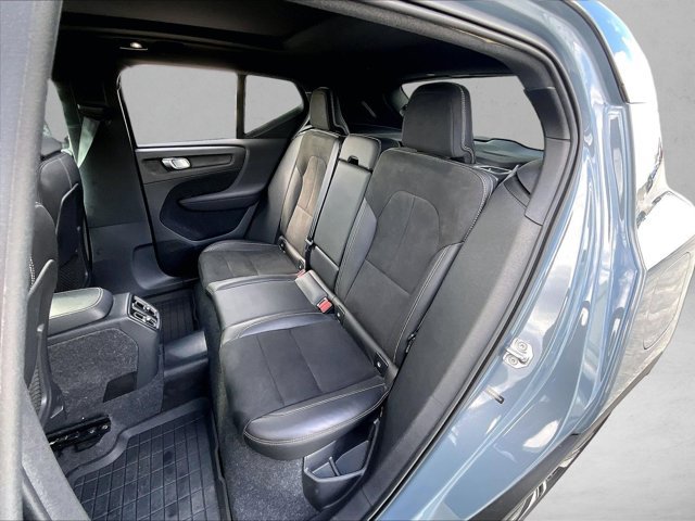 Used 2021 Volvo XC40 P8 Recharge w/ Protection Package Premier AWD/4WD image 28
