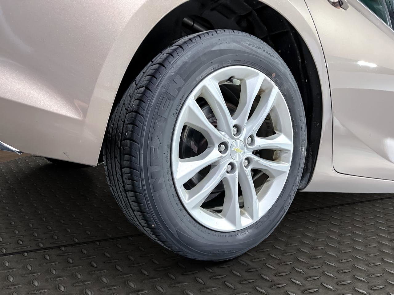 Used 2018 Chevrolet Malibu LT image 10