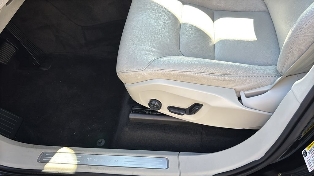 Certified 2023 Volvo XC90 B5 Plus w/ Protection Package Premier AWD/4WD image 25