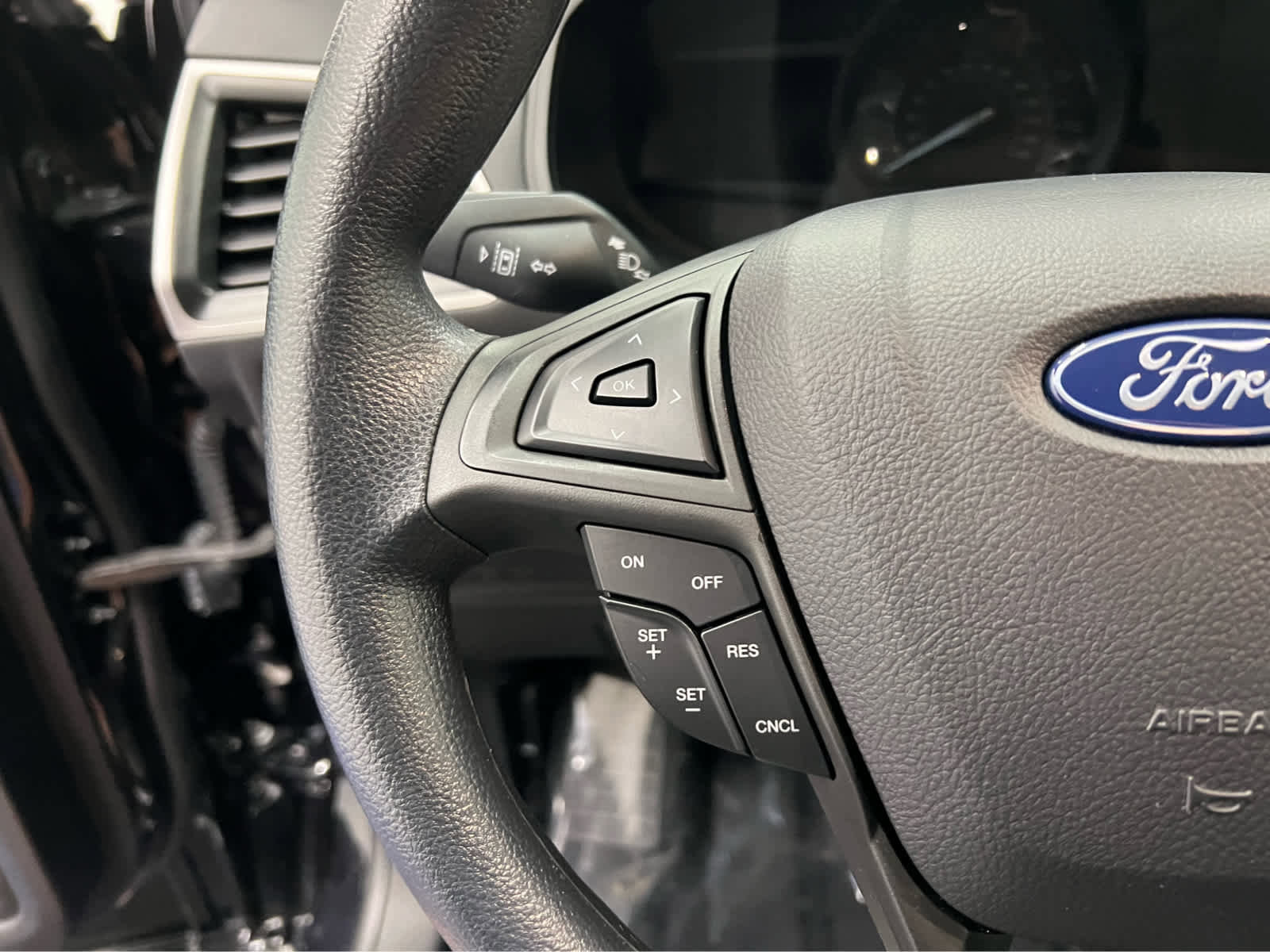 Used 2024 Ford Edge SE w/ Black Appearance Package image 4