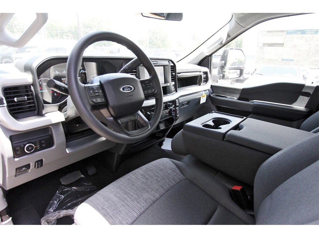 New 2025 Ford F550 2WD Regular Cab Super Duty w/ XLT Value Package image 7