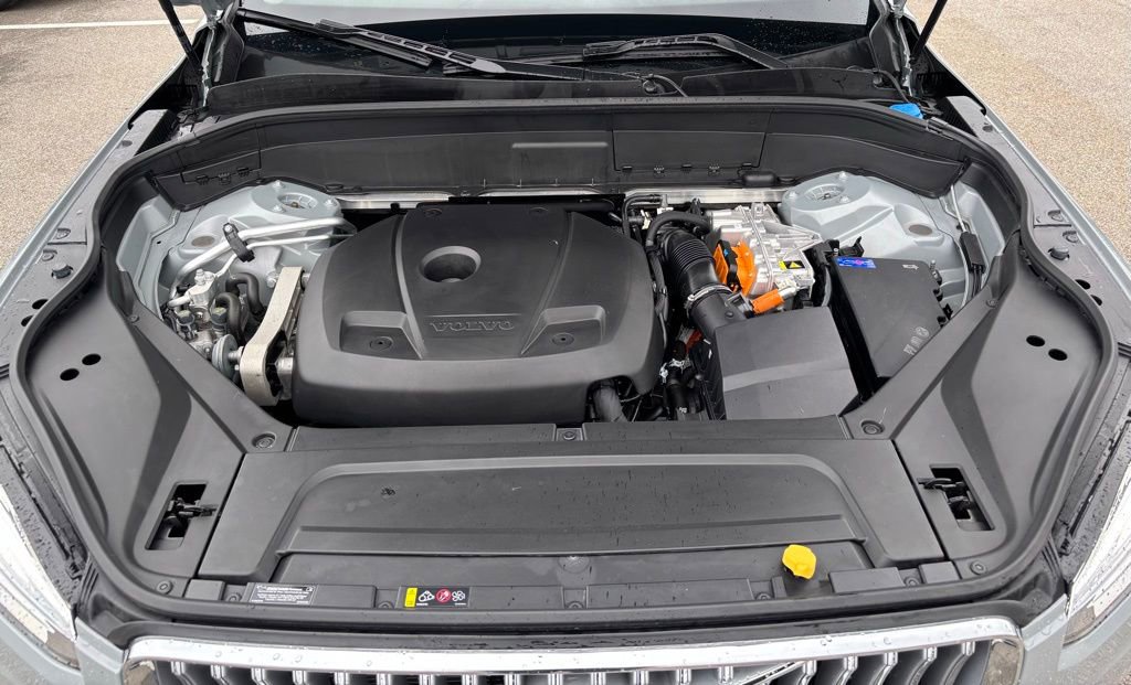 Used 2025 Volvo XC90 T8 Plus w/ Protection Package Premier image 28