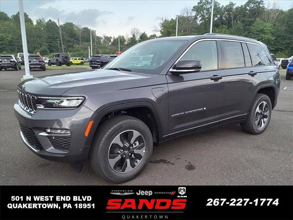 New 2023 Jeep Grand Cherokee 4WD 4xe w/ Luxury Tech Group II image 8