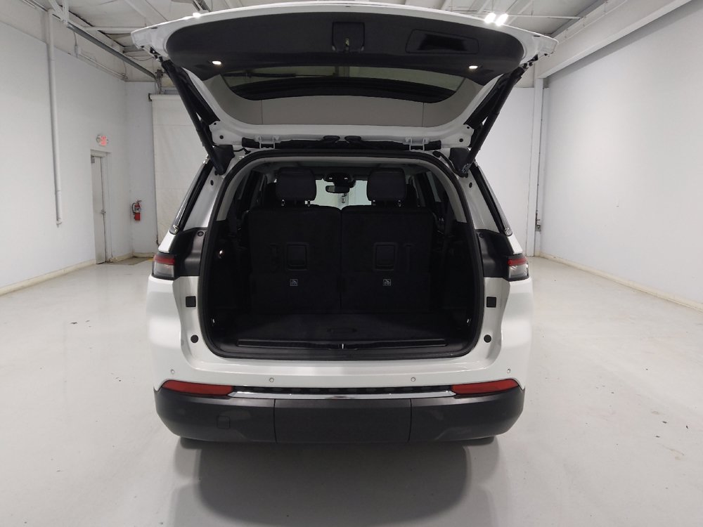Used 2023 Jeep Grand Cherokee L Limited AWD/4WD image 29