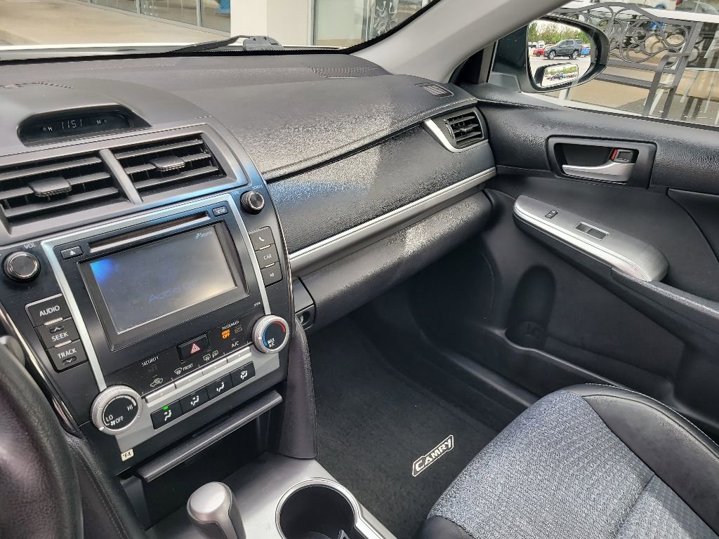 Used 2014 Toyota Camry SE FWD image 9