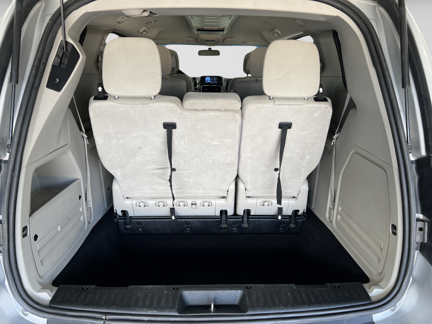 Used 2011 Dodge Grand Caravan Crew w/ Entertainment Group 1 FWD image 30
