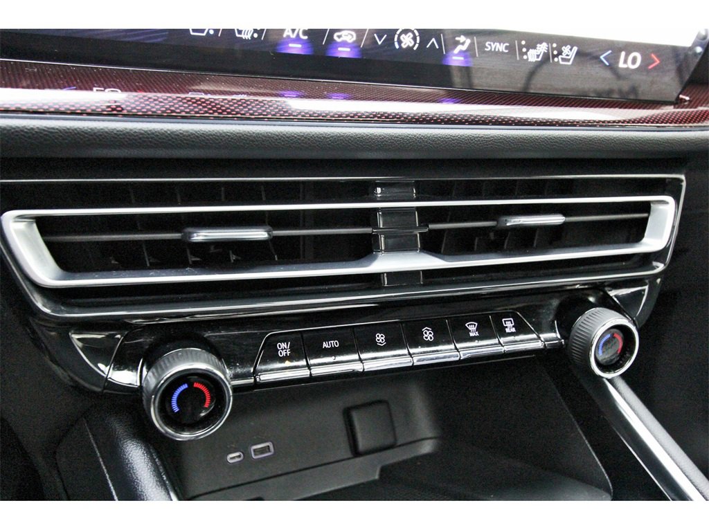 Used 2025 Chevrolet Traverse RS image 22