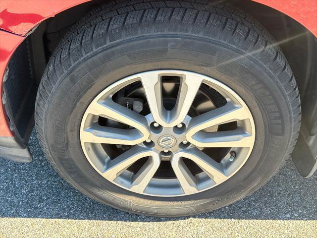 Used 2013 Nissan Pathfinder SV AWD/4WD image 8