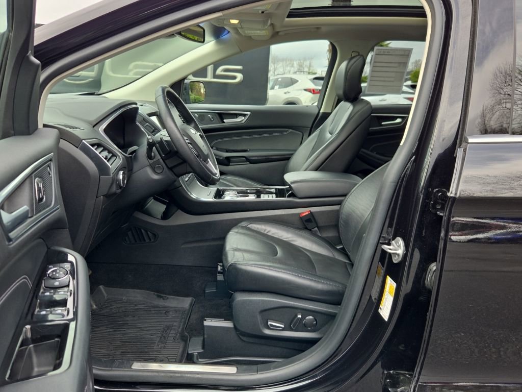 Used 2019 Ford Edge Titanium w/ Equipment Group 301A image 4